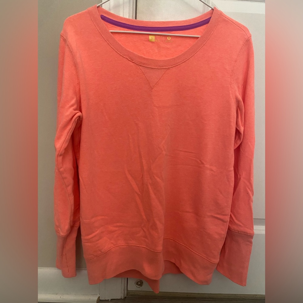 Xersion long sleeved relaxed fit exercise top with thumb holes